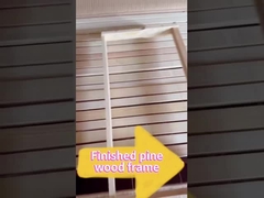 Mostrando el marco de nuestra colmena de madera de pino