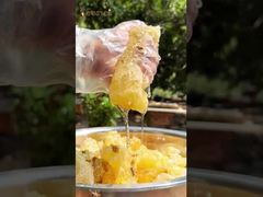 No hay miel industrial demasiado dulce, sólo los sabores en capas otorgados por la naturaleza.