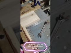 Te llevaré a visitar la fábrica de colmenas para ver el proceso de montaje de colmenas