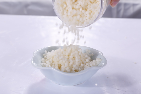 comprar Los gránulos blancos de la cera microcristalina 70# enceran la cera cristalina micro en pelotillas fabricación en línea