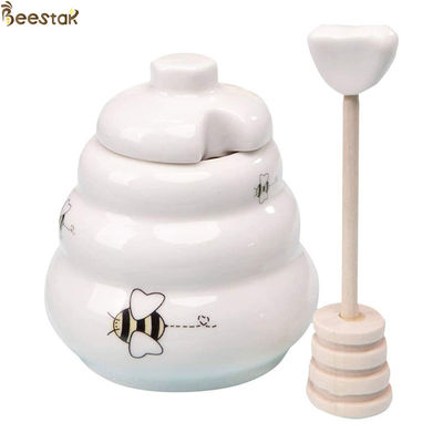comprar Honey Jar Ceramic Honey Pot vacío blanco al por mayor con el cazo de madera para el almacenamiento de la miel fabricación en línea
